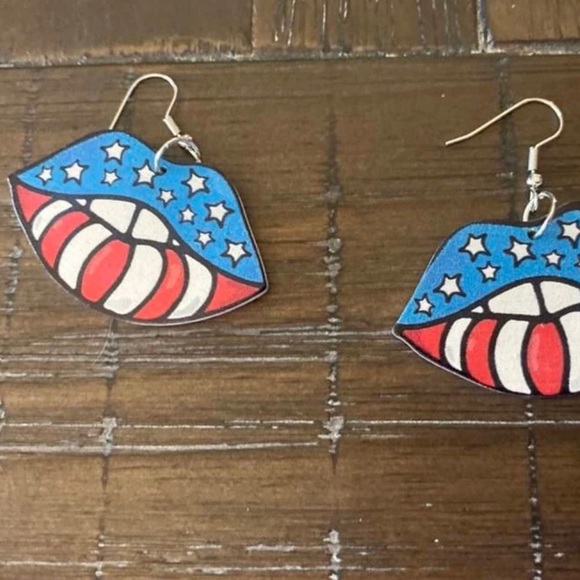 B2G1🇺🇸Patriotic Mouth Earrings American Red White Blue Stars Stripes• NWT - Picture 4 of 12